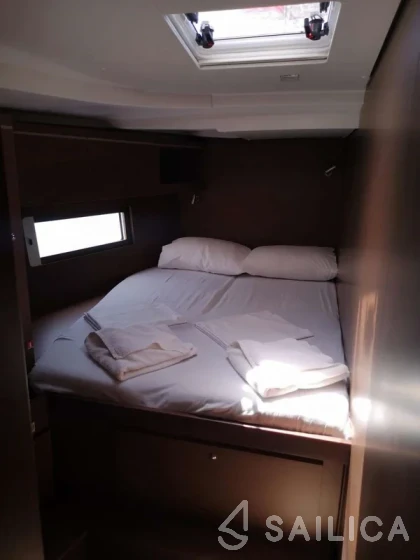 Oceanis 51.1 - Yacht Charter Sailica