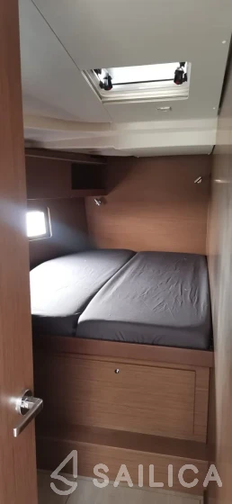 Oceanis 51.1 - Yacht Charter Sailica