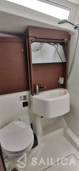 Oceanis 51.1 - Yacht Charter Sailica