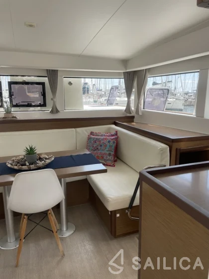 Lagoon 40 - Yacht Charter Sailica