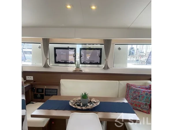Lagoon 40 - Yacht Charter Sailica