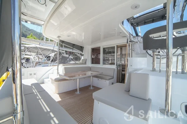Lagoon 40 - Yacht Charter Sailica