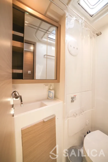 Lagoon 40 - Yacht Charter Sailica