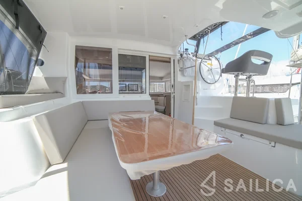 Lagoon 40 - Yacht Charter Sailica