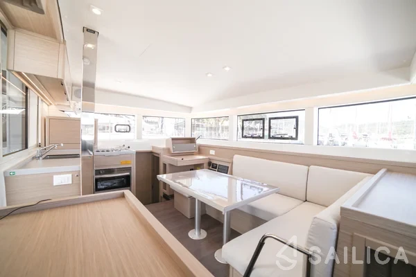 Lagoon 40 - Yacht Charter Sailica