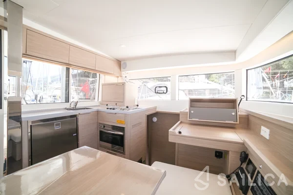 Lagoon 40 - Yacht Charter Sailica