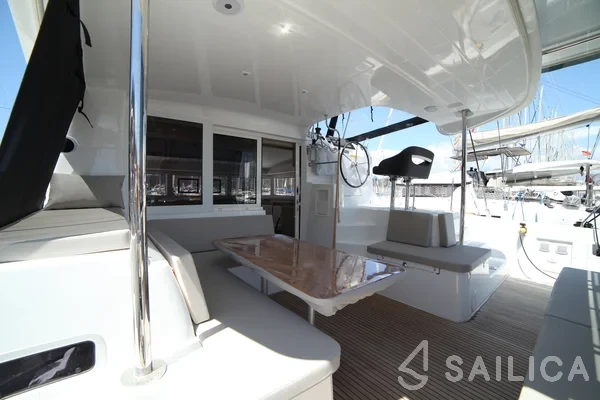 Lagoon 40 - Yacht Charter Sailica