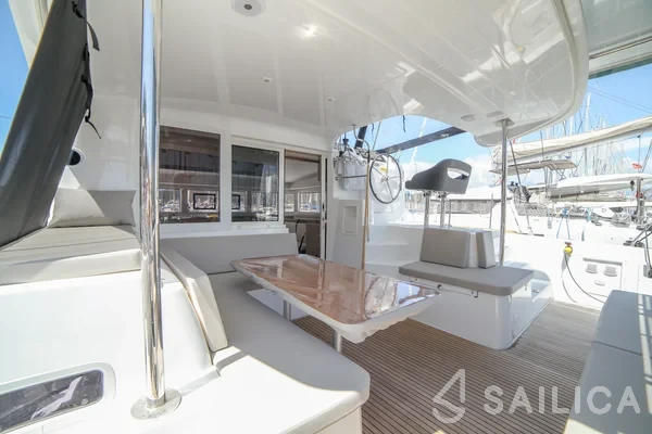 Lagoon 40 - Yacht Charter Sailica