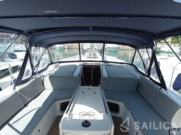 Oceanis 51.1 - Yacht Charter Sailica