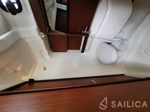 Oceanis 51.1 - Yacht Charter Sailica
