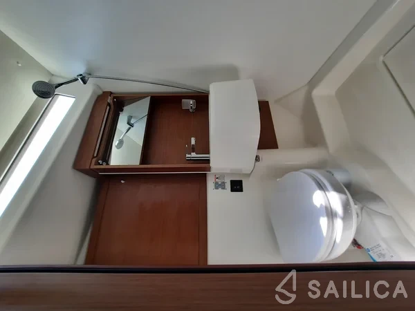 Oceanis 51.1 - Yacht Charter Sailica
