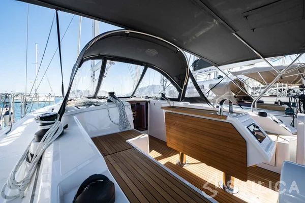 Bavaria C42 - Yacht Charter Sailica