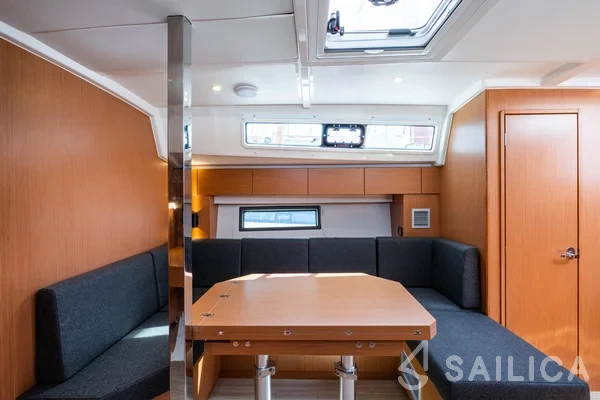 Bavaria C42 - Yacht Charter Sailica