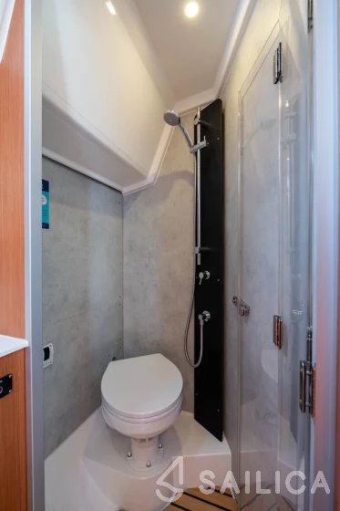 Bavaria C42 - Yacht Charter Sailica