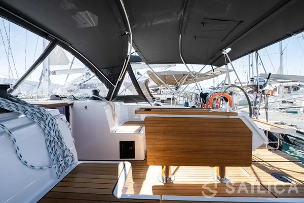 Bavaria C42 - Yacht Charter Sailica