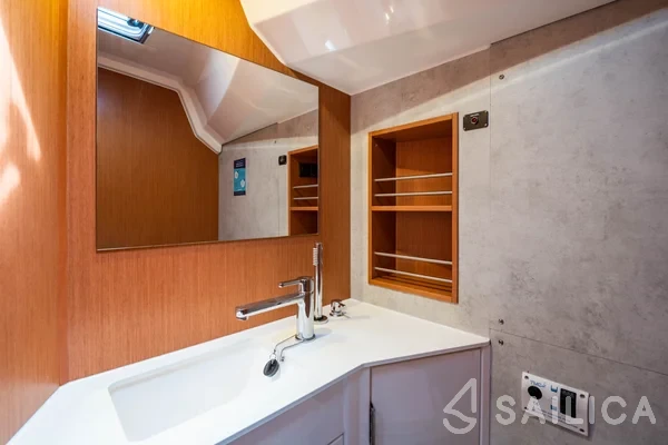 Bavaria C42 - Yacht Charter Sailica