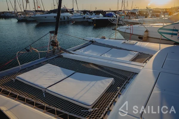 Lagoon 380 - Yacht Charter Sailica