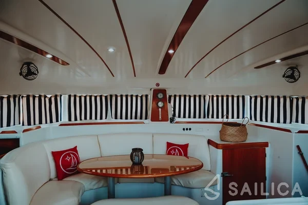 Lagoon 380 - Yacht Charter Sailica