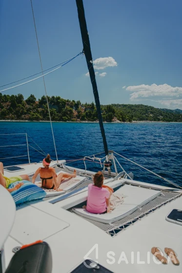 Lagoon 380 - Yacht Charter Sailica