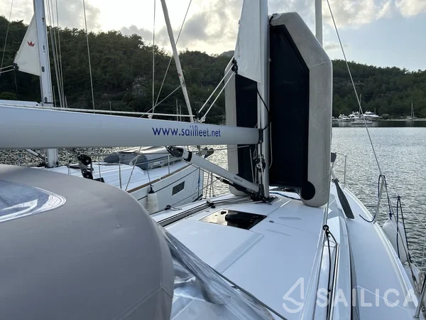 Oceanis 34.1 - Yacht Charter Sailica