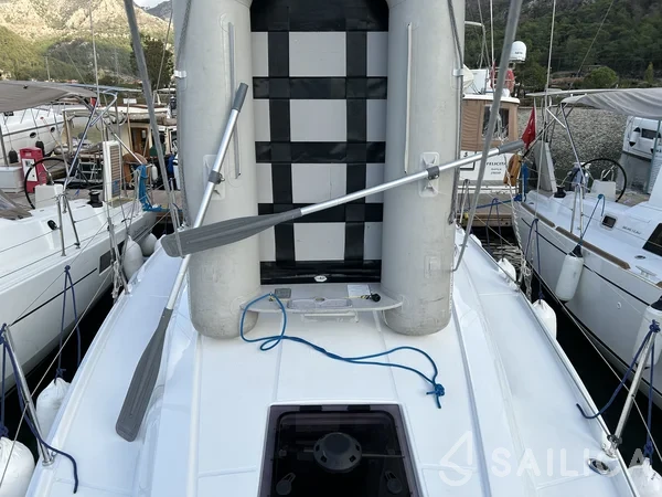 Oceanis 34.1 - Yacht Charter Sailica