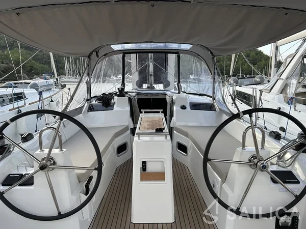 Oceanis 34.1 - Yacht Charter Sailica