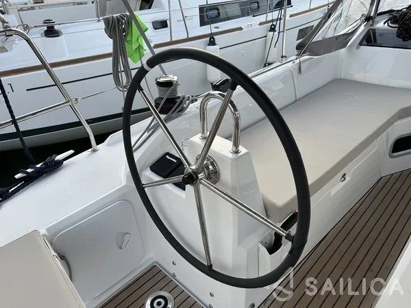Oceanis 34.1 - Yacht Charter Sailica