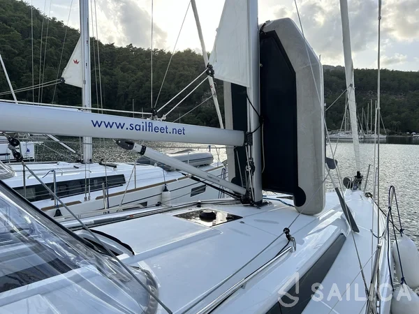 Oceanis 34.1 - Yacht Charter Sailica