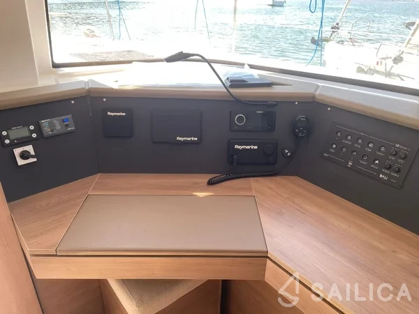 Bali 4.6 - Yacht Charter Sailica