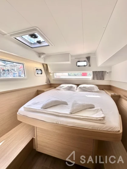 Lagoon 42 - Yacht Charter Sailica