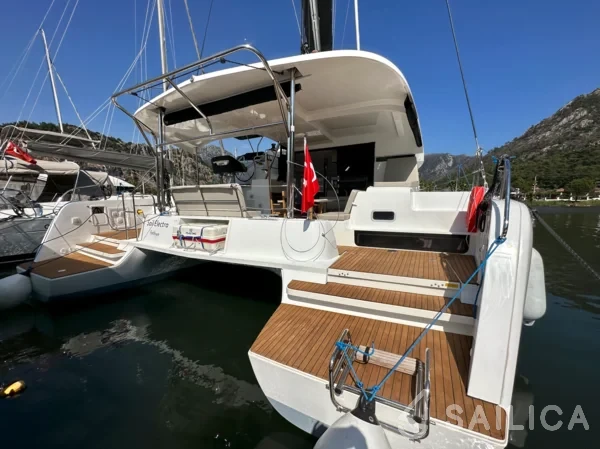 Lagoon 42 - Yacht Charter Sailica