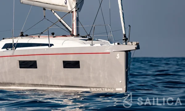 Oceanis 34.1 - Yacht Charter Sailica