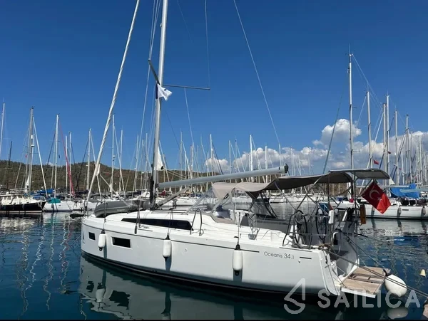 Oceanis 34.1 - Yacht Charter Sailica