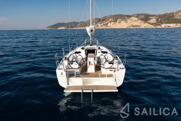 Oceanis 34.1 - Yacht Charter Sailica