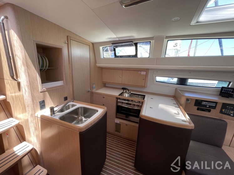 Bavaria Vision 42 - Yacht Charter Sailica