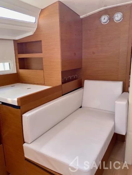 Sun Odyssey 410 - Yacht Charter Sailica