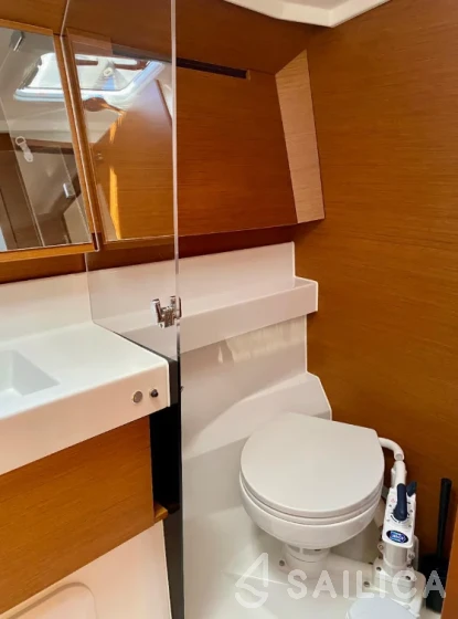 Sun Odyssey 410 - Yacht Charter Sailica