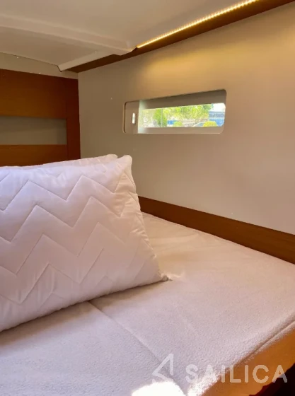 Sun Odyssey 410 - Yacht Charter Sailica