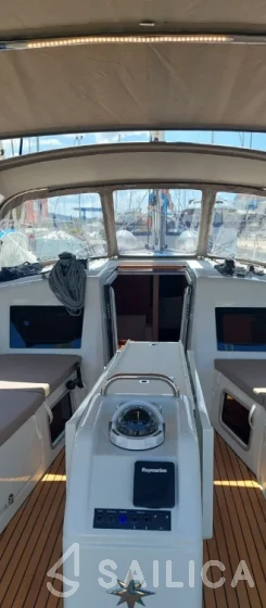 Sun Odyssey 410 - Yacht Charter Sailica