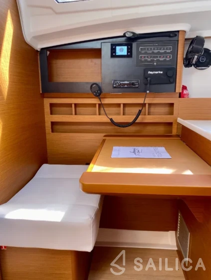 Sun Odyssey 410 - Yacht Charter Sailica