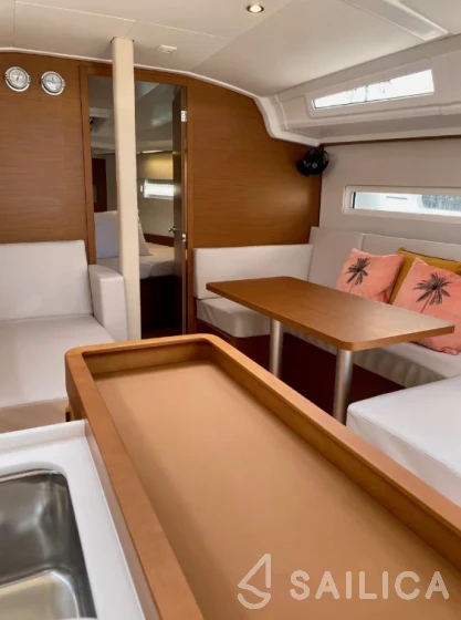 Sun Odyssey 410 - Yacht Charter Sailica