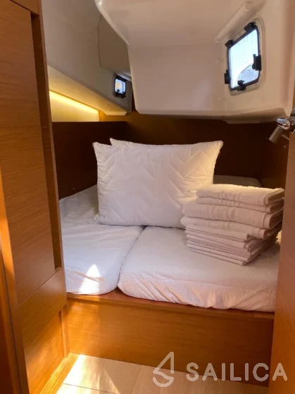 Sun Odyssey 410 - Yacht Charter Sailica