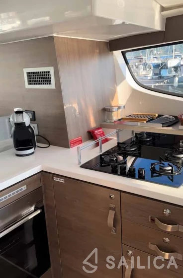 Bali 4.6 - Yacht Charter Sailica