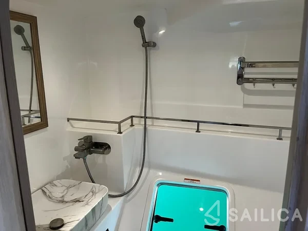 Island Spirit 410 - Yacht Charter Sailica