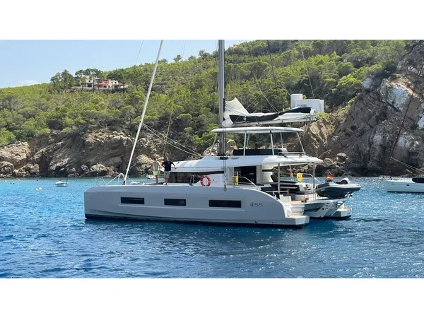 Lagoon 55 - Yacht Charter Sailica
