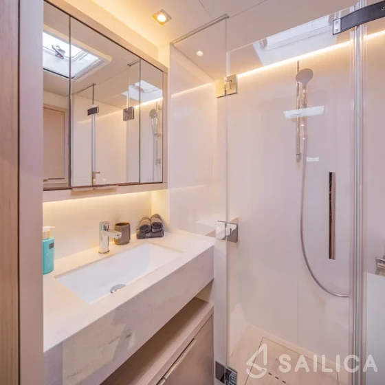 Lagoon 55 - Yacht Charter Sailica