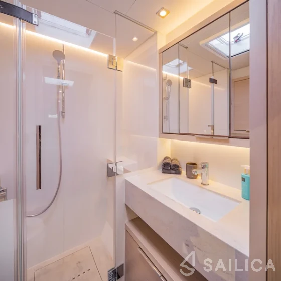 Lagoon 55 - Yacht Charter Sailica