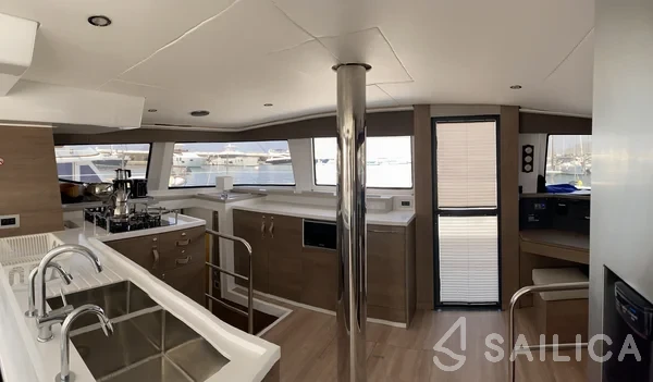 Bali 4.6 - Yacht Charter Sailica