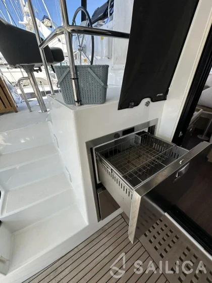 Lagoon 42 - Yacht Charter Sailica