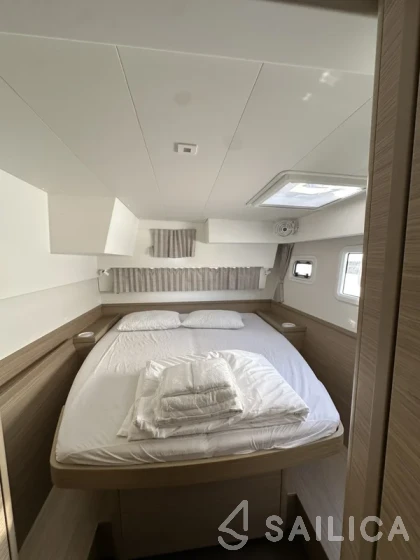 Lagoon 42 - Yacht Charter Sailica
